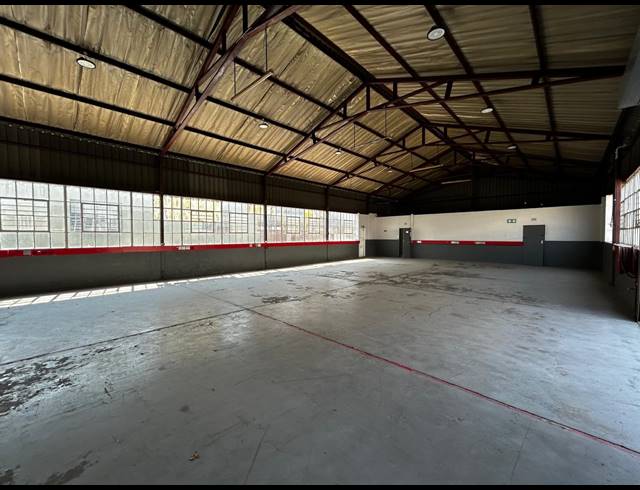 1,000M² WAREHOUSE TO LET IN WYNBERG
